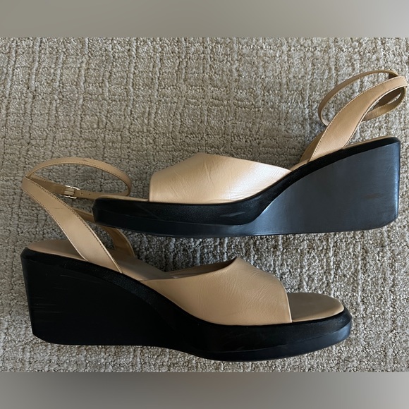 286. Tan Leather Ankle Strap Wedge Sandals Size 9 - Picture 1 of 8